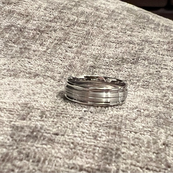 New 10K White Gold Heavy 6mm Comfort Fit Brush Satin Fancy Band, Size 8 Unisex - Picture 4 of 7